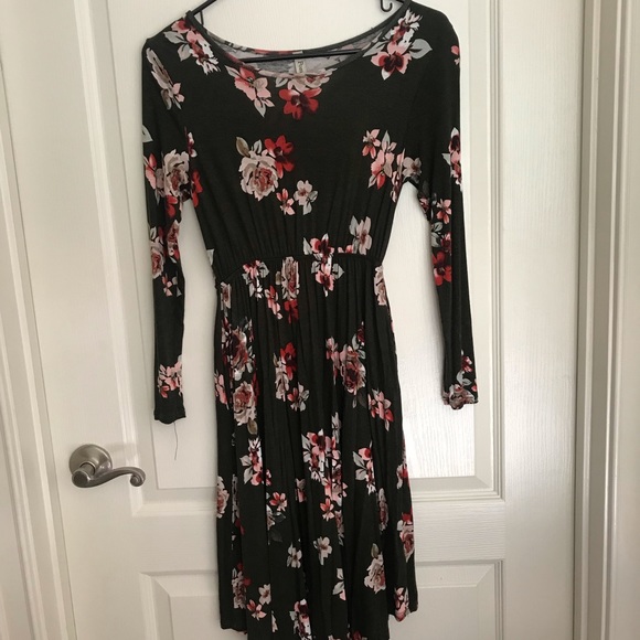 Dress - Picture 1 of 1